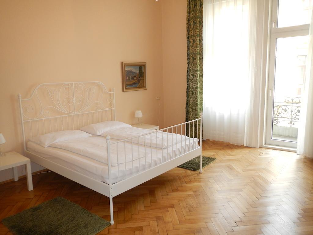 Bed and Breakfast Pension Pharmador Вена Номер фото